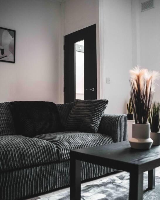 Comfortable Home In Bolton Farnworth Εξωτερικό φωτογραφία