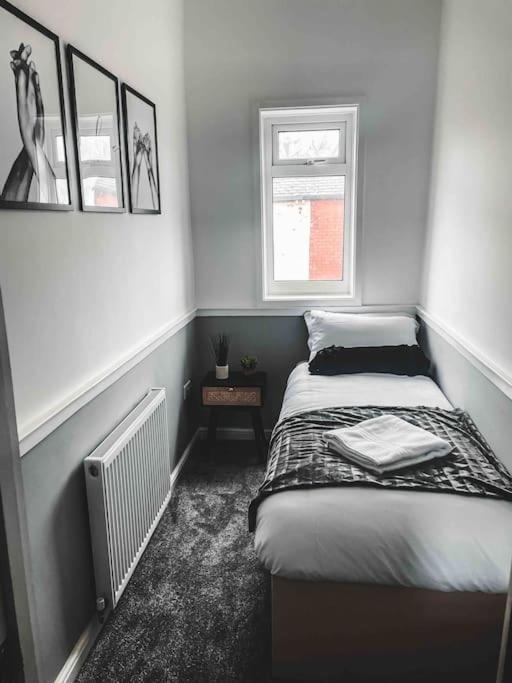 Comfortable Home In Bolton Farnworth Εξωτερικό φωτογραφία